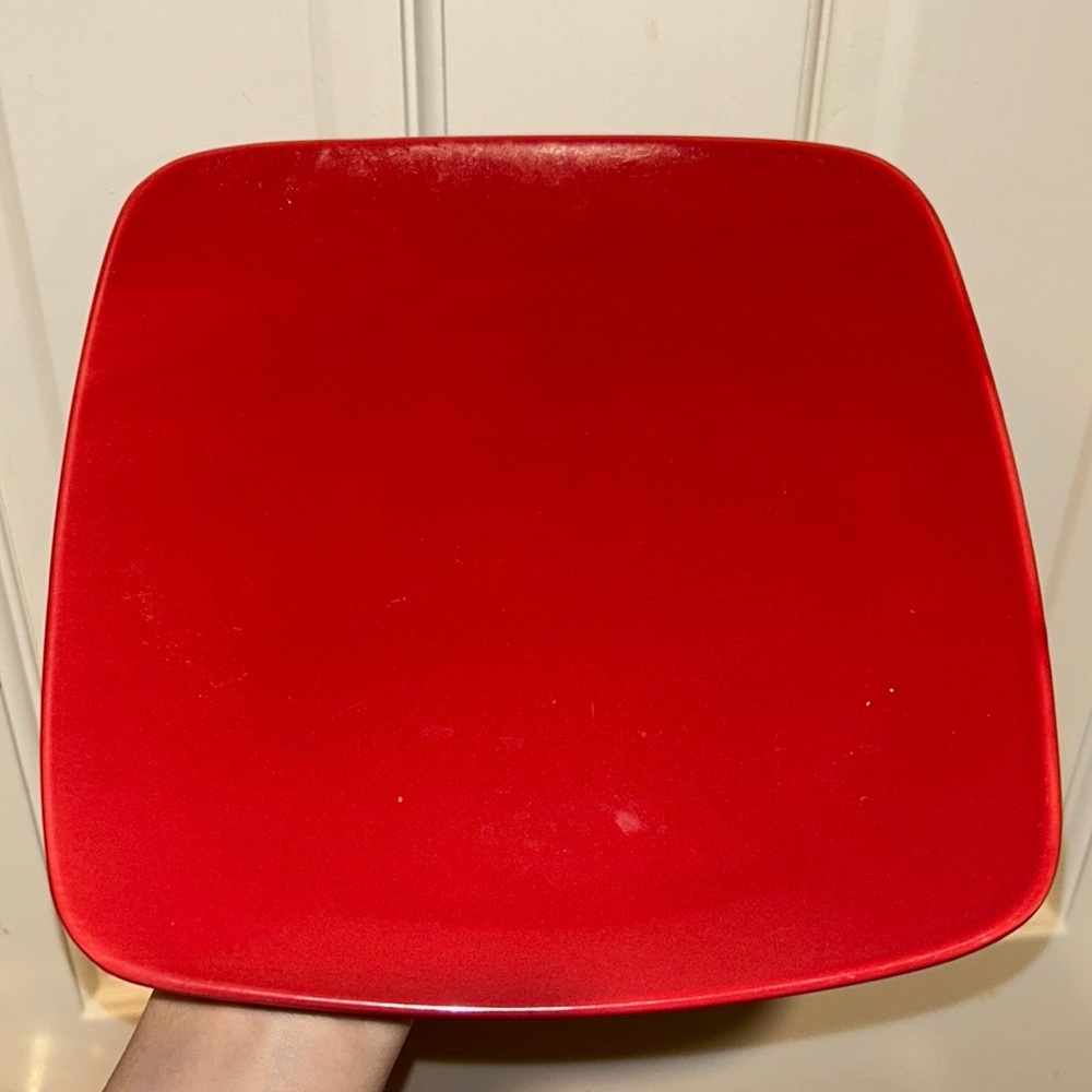 Red plate